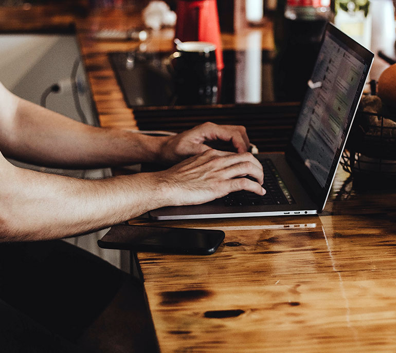 Brindamos soluciones integrales, flexibles e innovadoras, pero sobre todo, nos sentimos identificados con el concepto de responsabilidad profesional y social de cada uno de nuestros clientes.